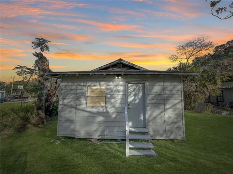 A home in AUBURNDALE