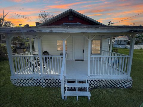 A home in AUBURNDALE