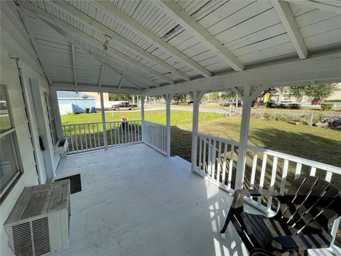 A home in AUBURNDALE