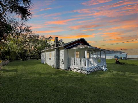 A home in AUBURNDALE