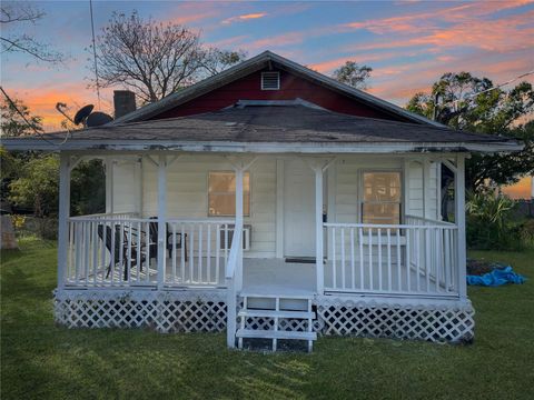 A home in AUBURNDALE