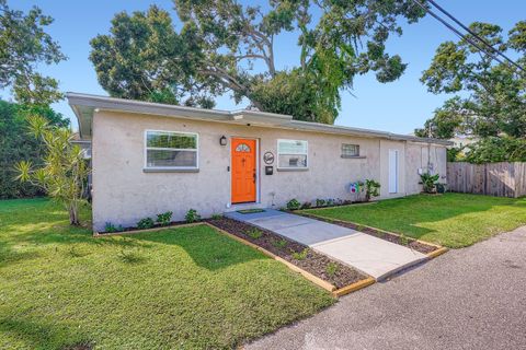 Photo of 2819 15th Avenue N, St Petersburg, FL 33713 (MLS # TB8421170)