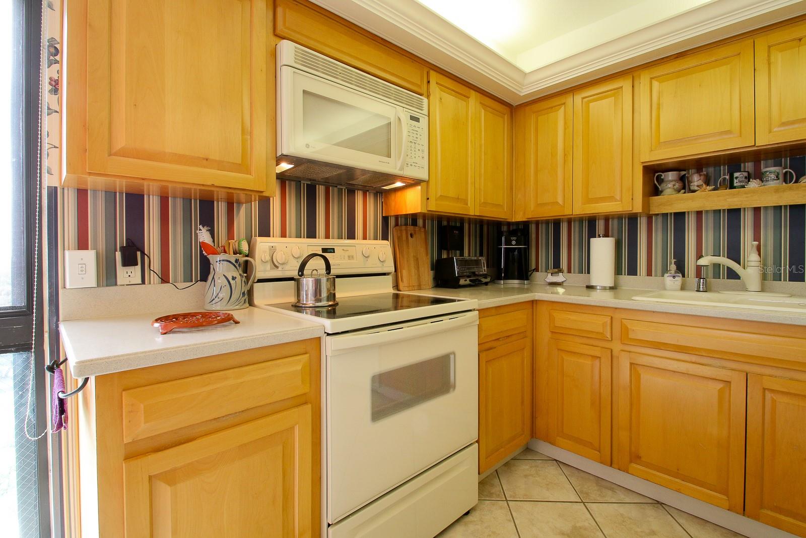 MONTE CARLO TOWERS A CONDOMINI - Residential Lease