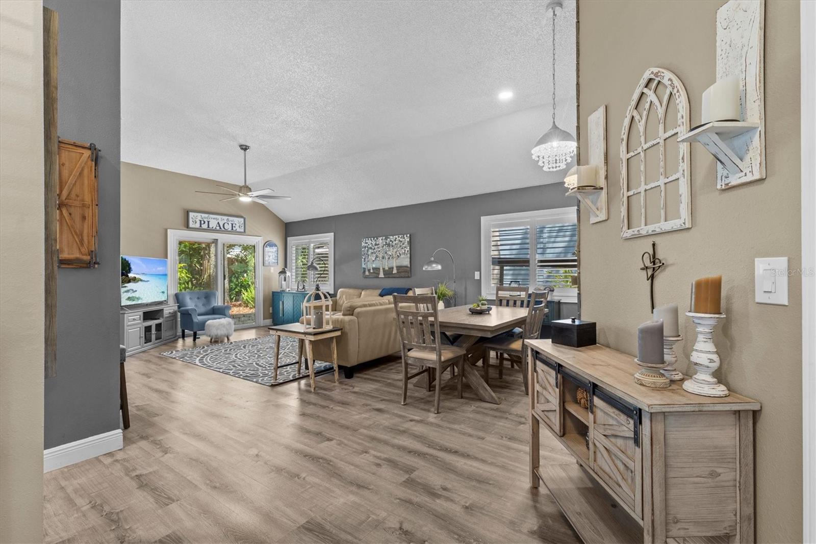 508 CASCADE CIRCLE