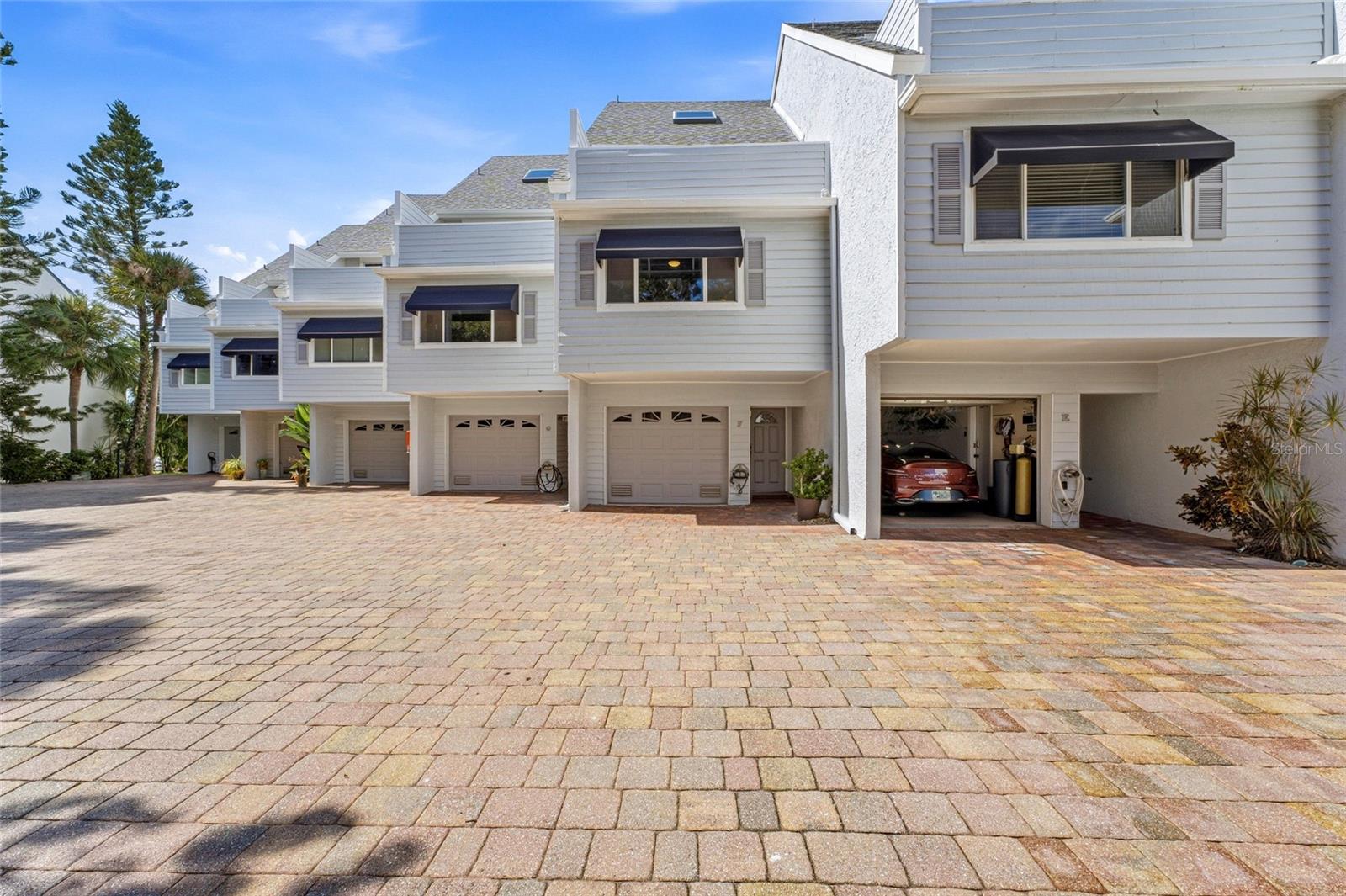390 PINELLAS BAYWAY S F