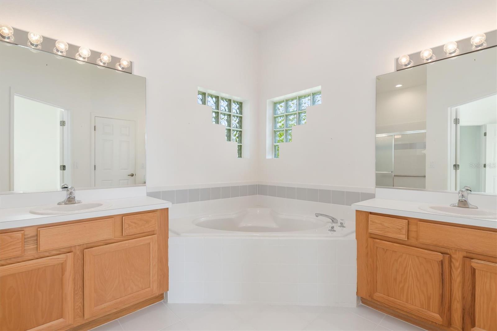 WELLINGTON CHASE - Residential