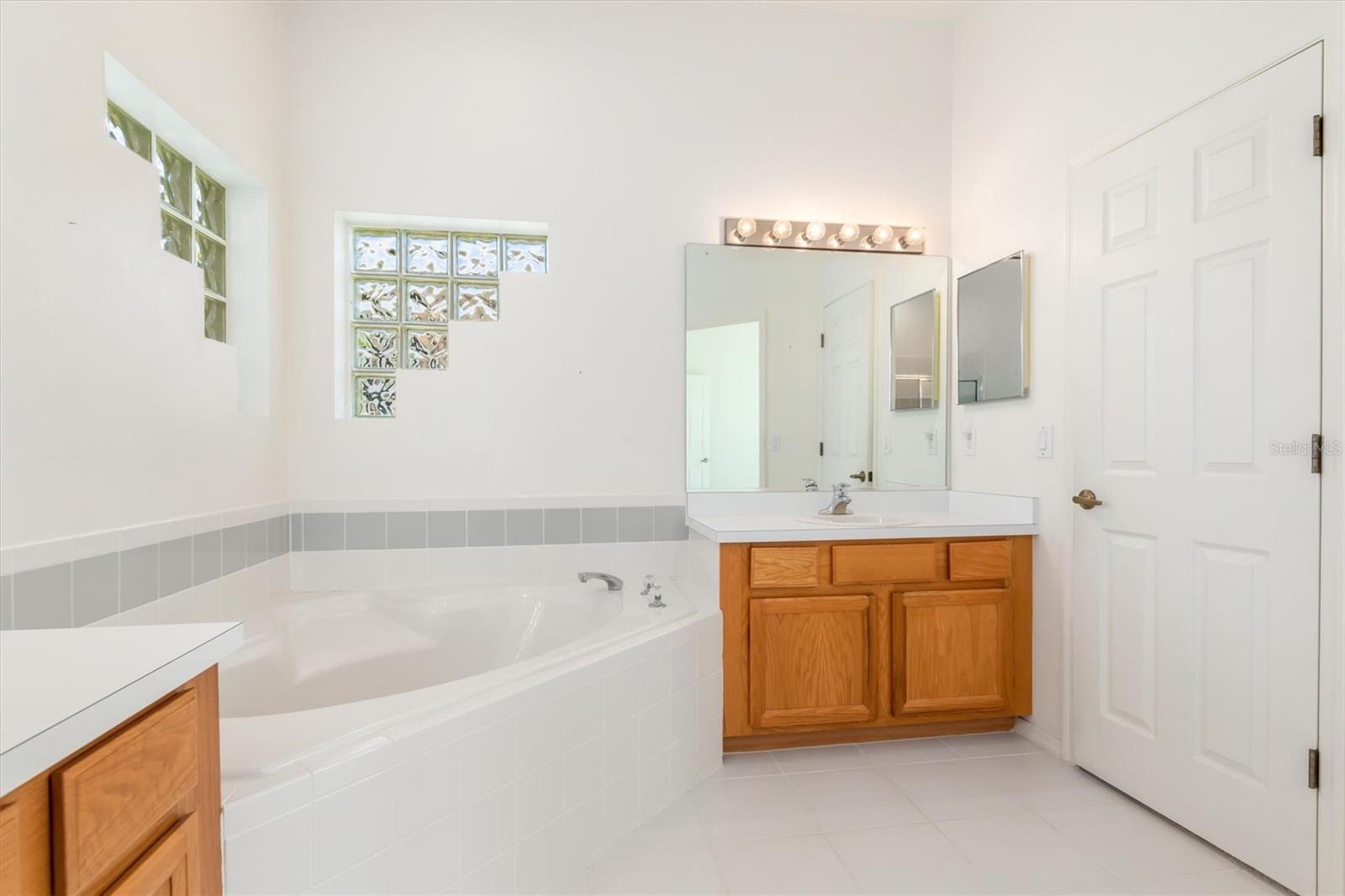 WELLINGTON CHASE - Residential