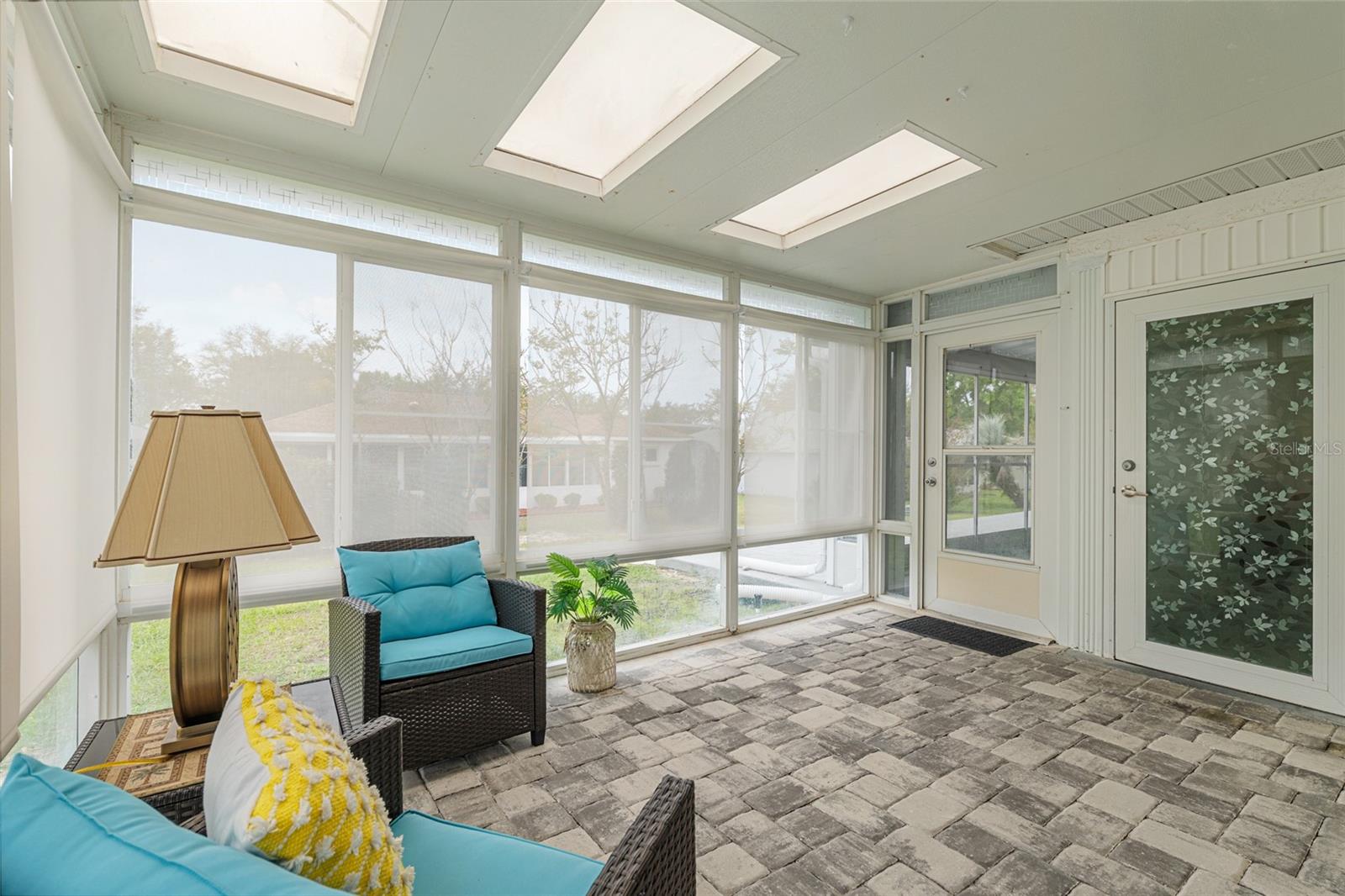 ON TOP OF THE WORLD - Residential