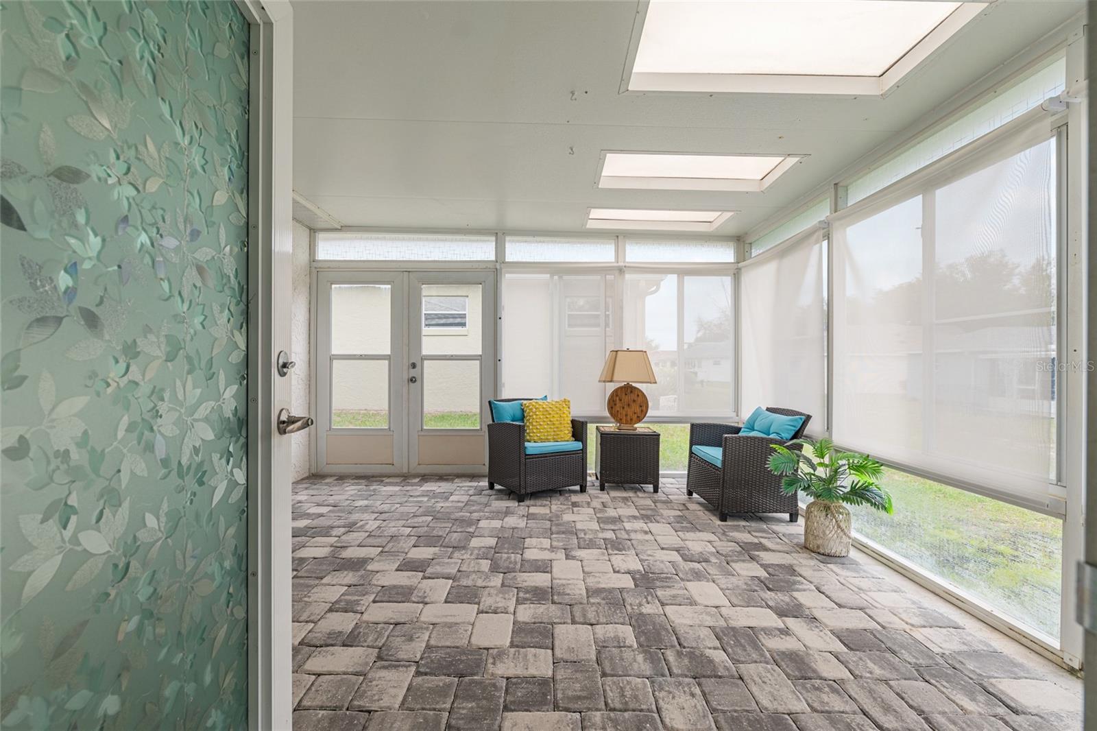 ON TOP OF THE WORLD - Residential