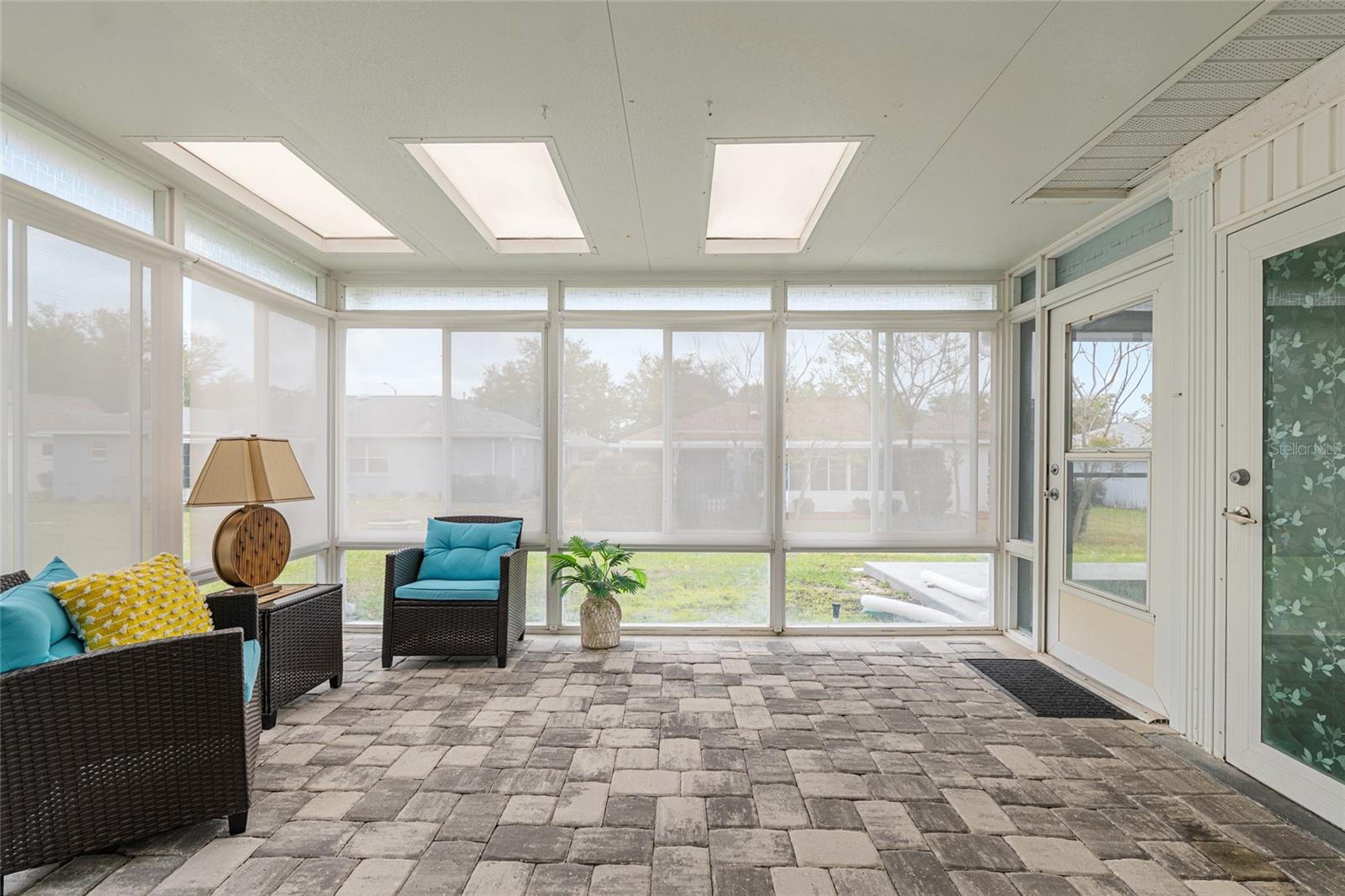 ON TOP OF THE WORLD - Residential