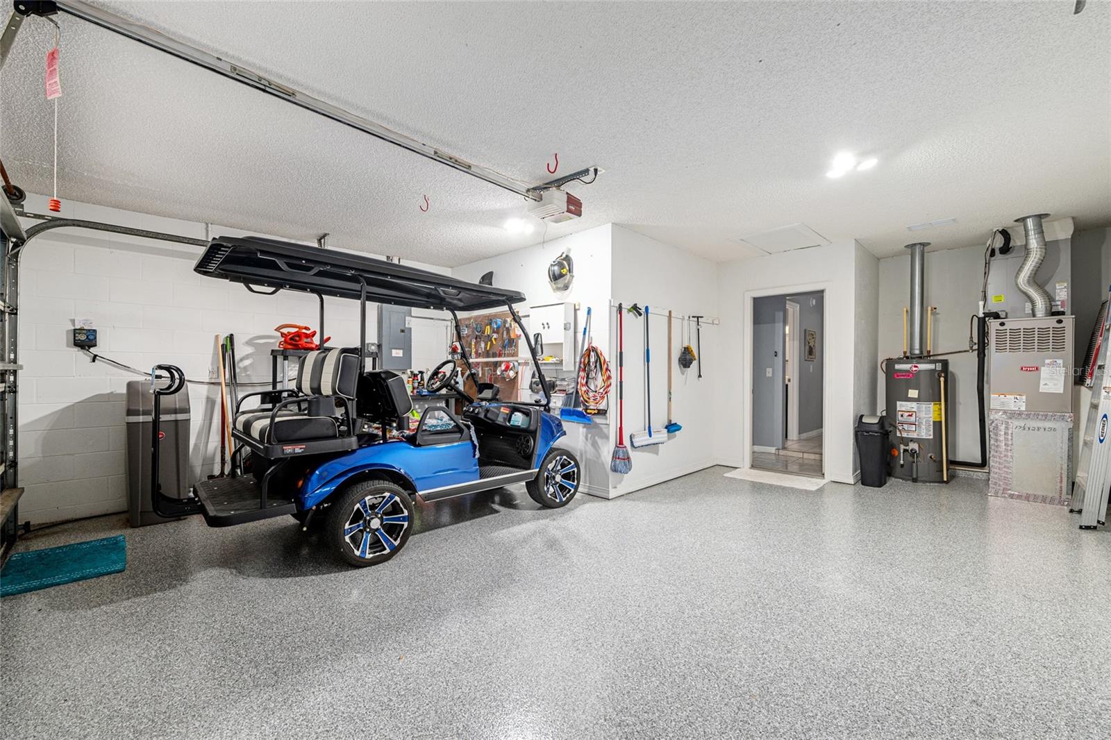 ON TOP OF THE WORLD - Residential