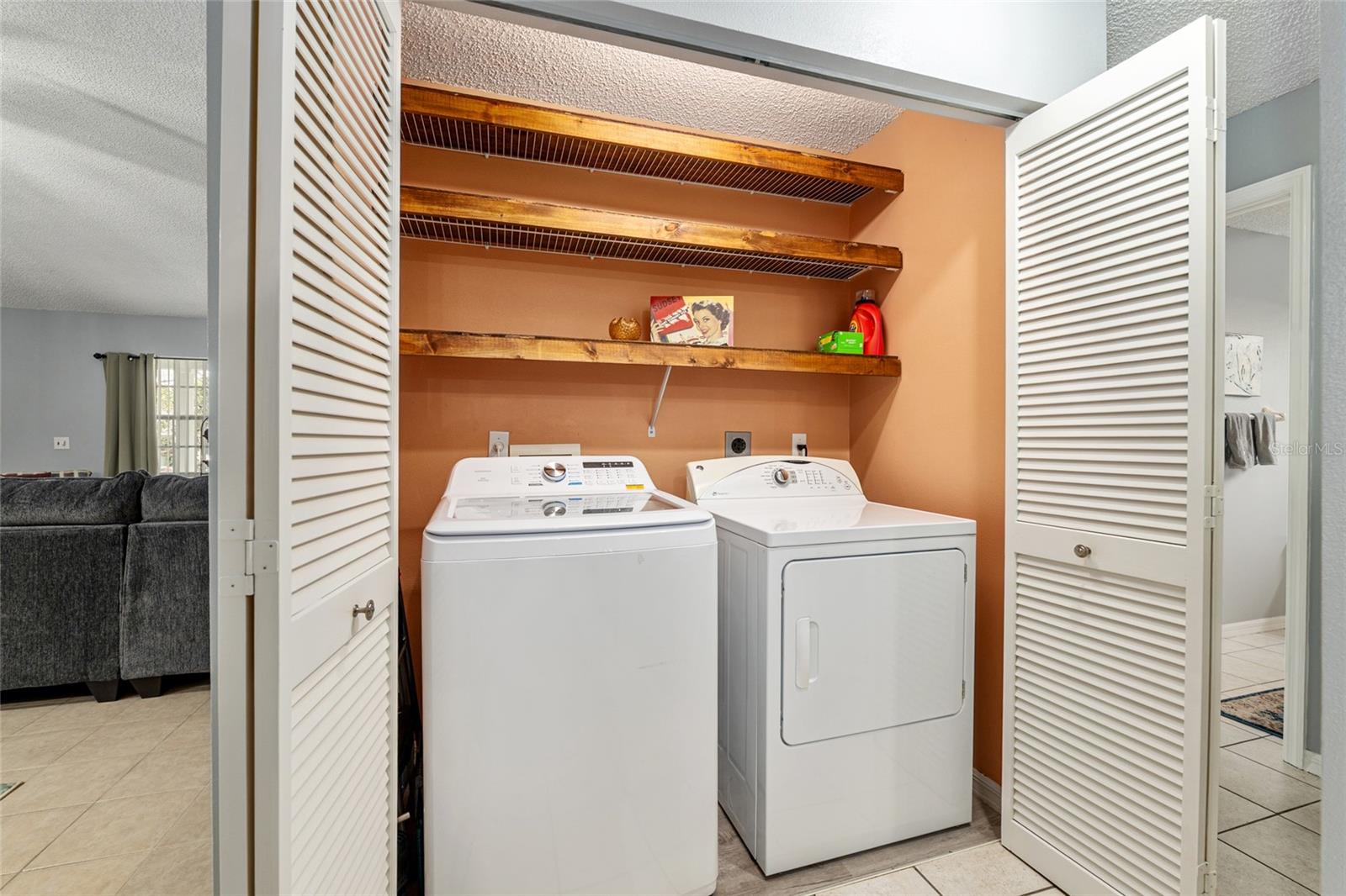 ON TOP OF THE WORLD - Residential