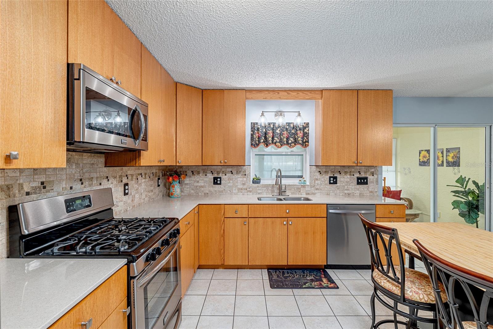 ON TOP OF THE WORLD - Residential