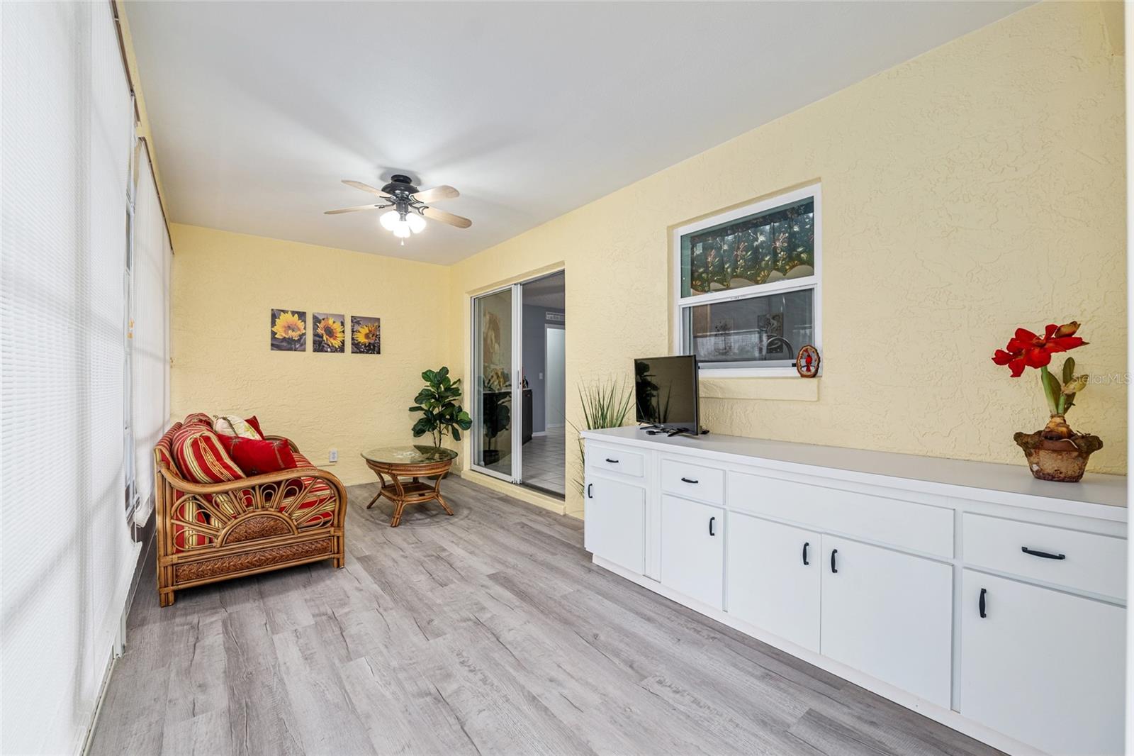 ON TOP OF THE WORLD - Residential