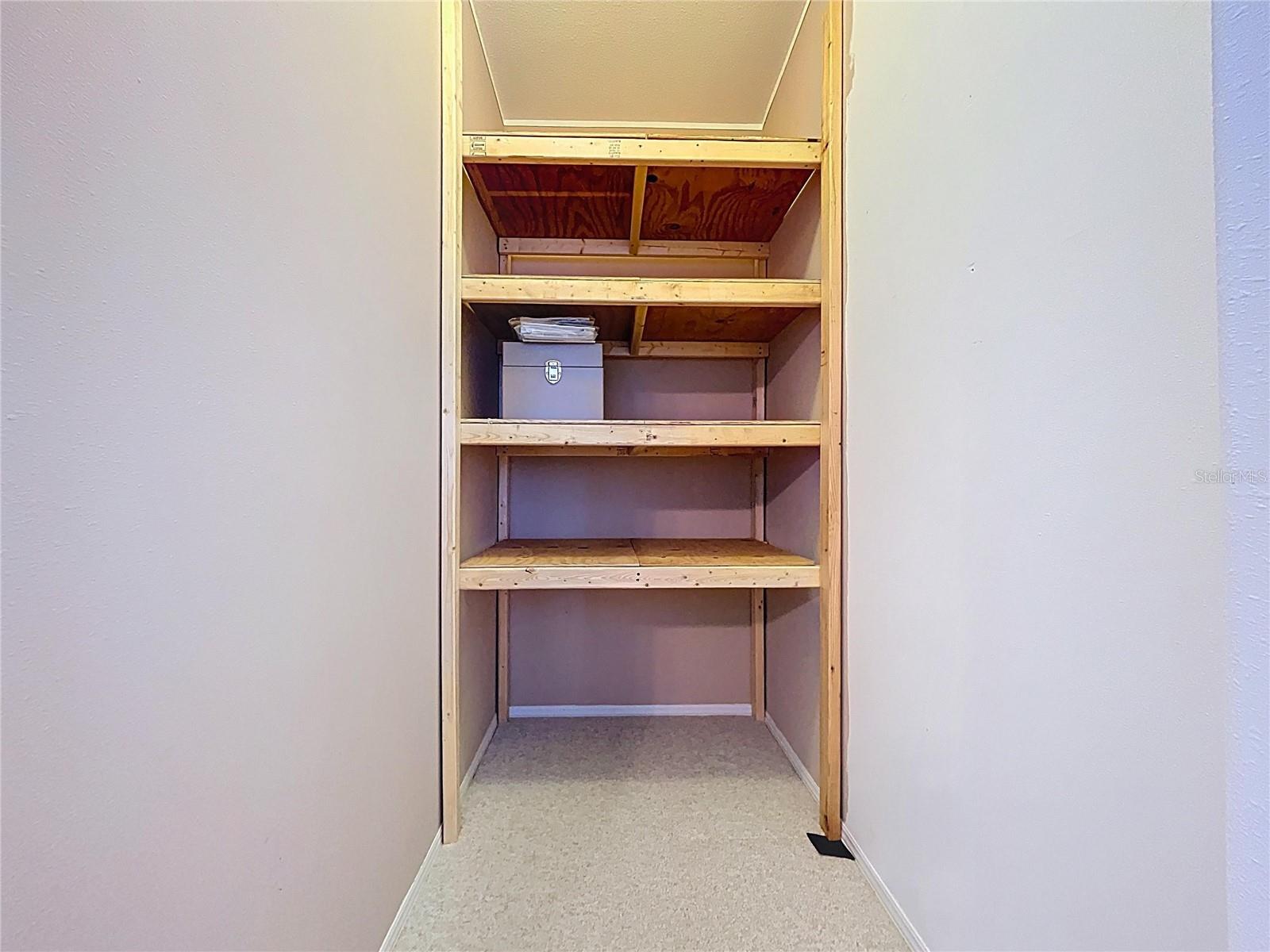HAMPTON COURT UNREC - Residential