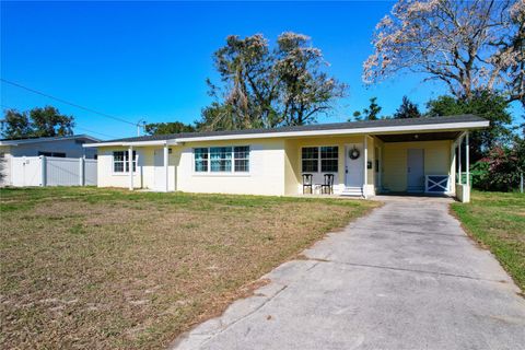 A home in WINTER HAVEN