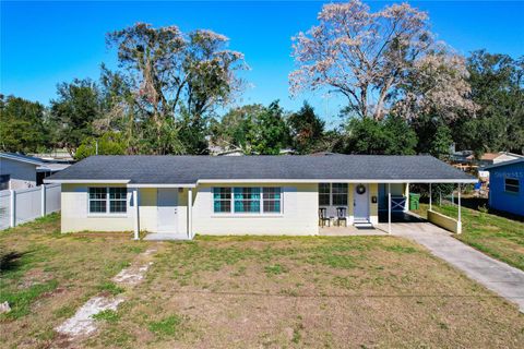 A home in WINTER HAVEN