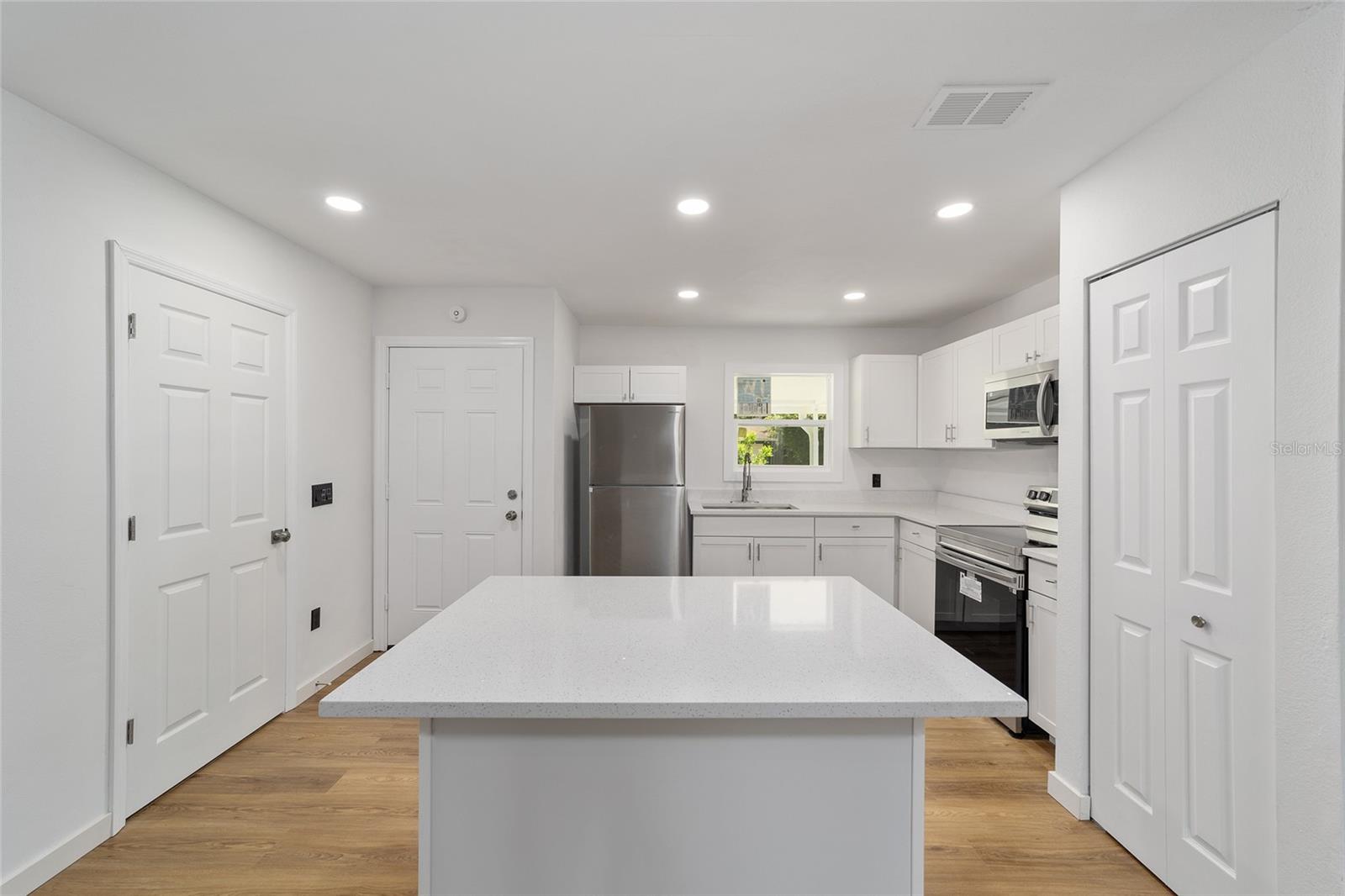 SILVER SPGS SHORES UN 17 - Residential Lease