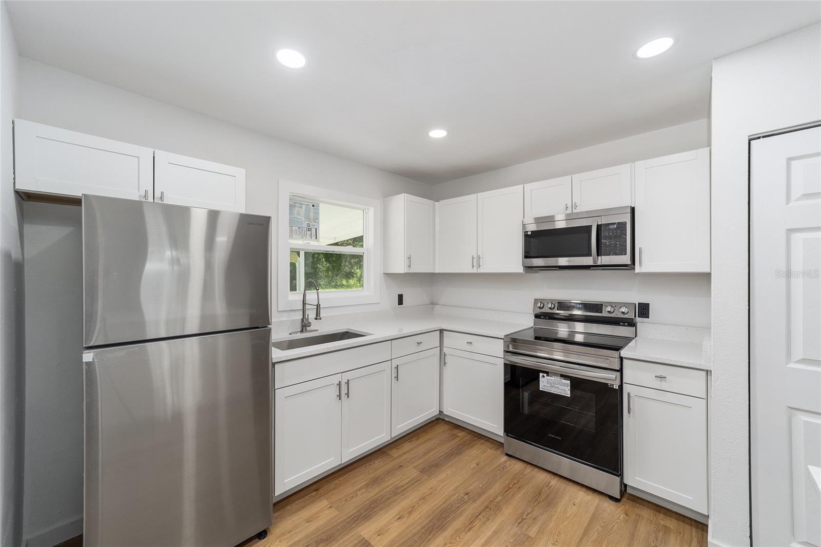 SILVER SPGS SHORES UN 17 - Residential Lease