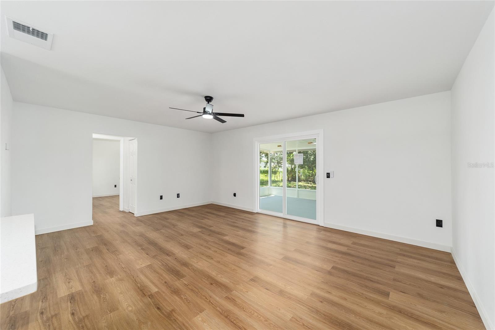 SILVER SPGS SHORES UN 17 - Residential Lease