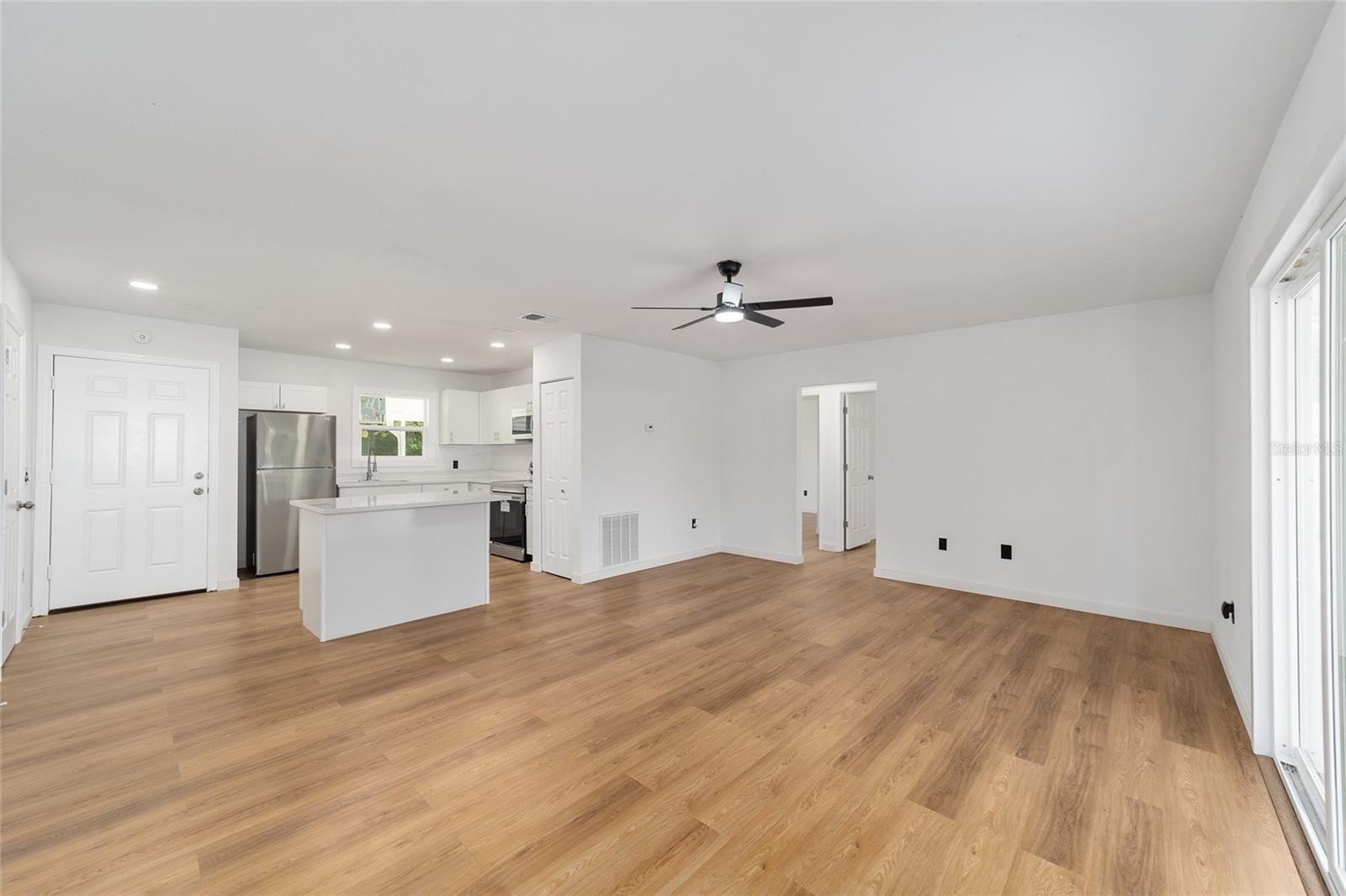 SILVER SPGS SHORES UN 17 - Residential Lease