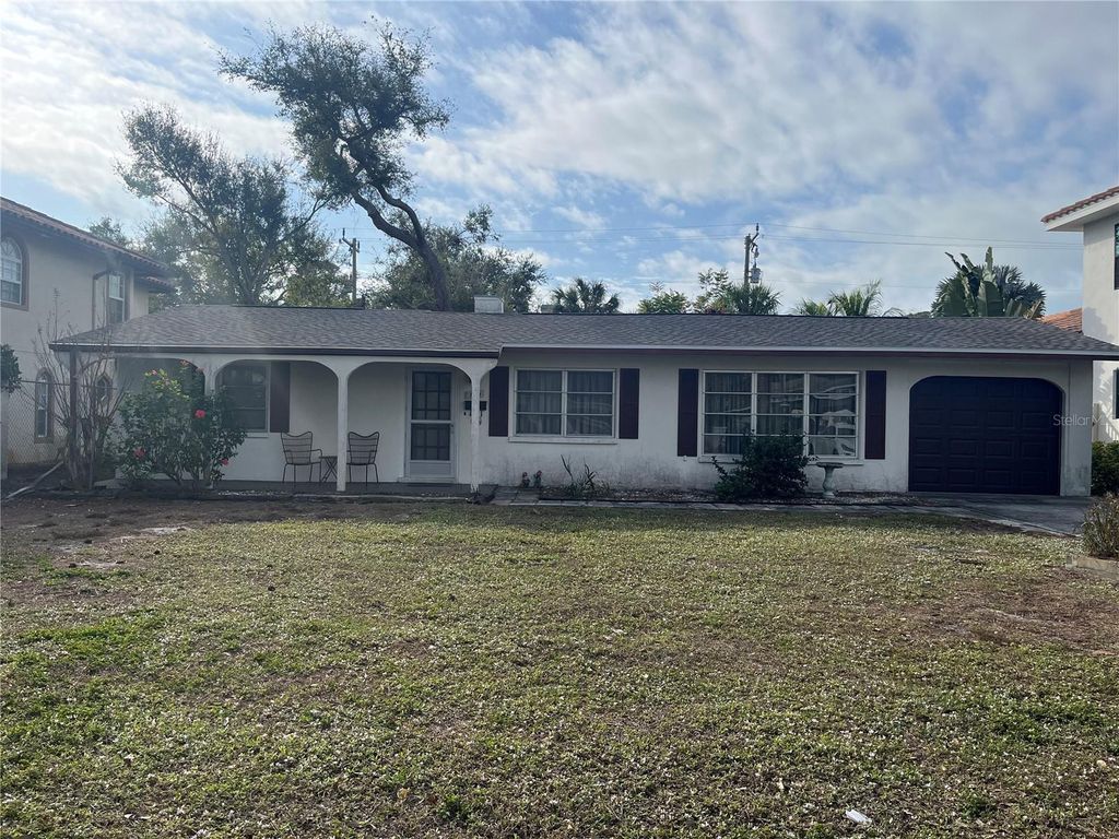 Photo of 505 Granada Avenue, Venice, FL 34285 (MLS # N6142403)