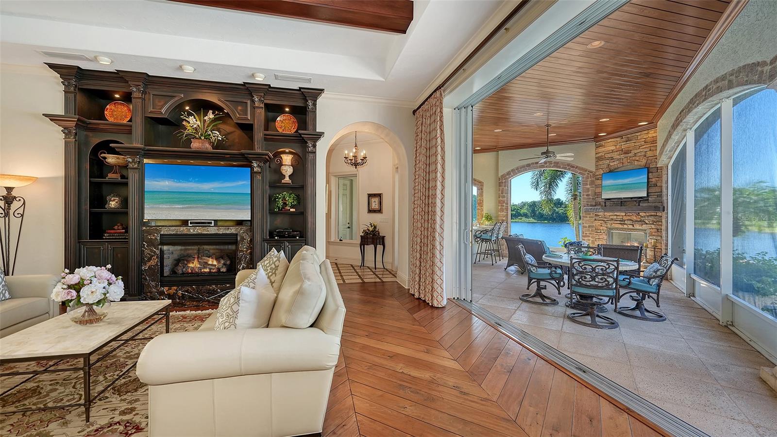 UNIVERSITY PARK COUNTRY CLUB/KNIGHTSBRIDGE - Residential