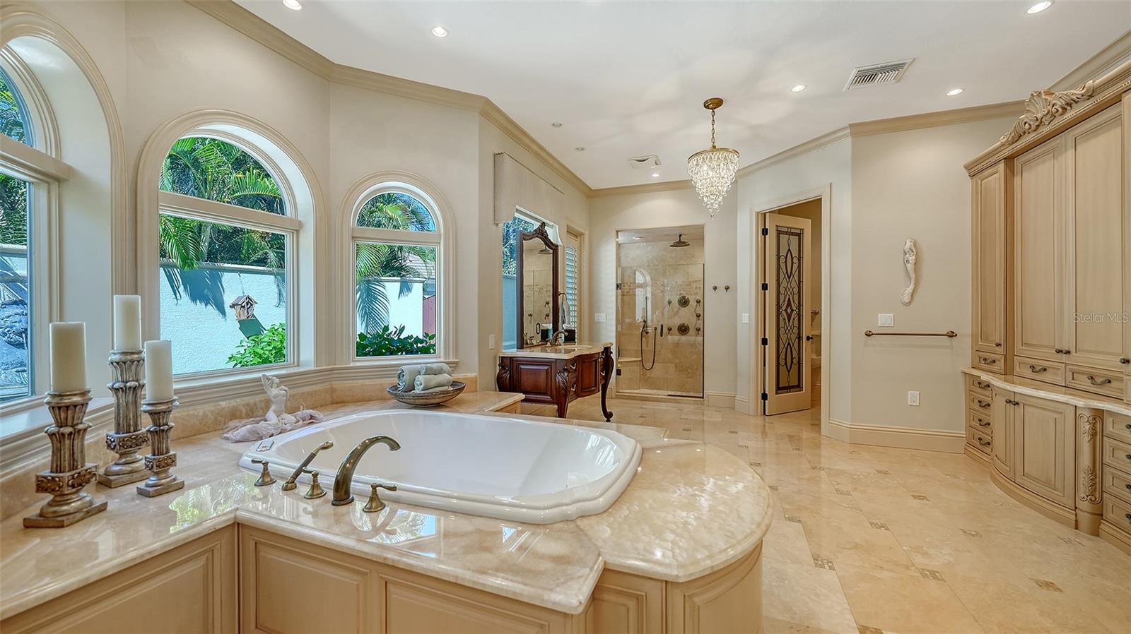 UNIVERSITY PARK COUNTRY CLUB/KNIGHTSBRIDGE - Residential