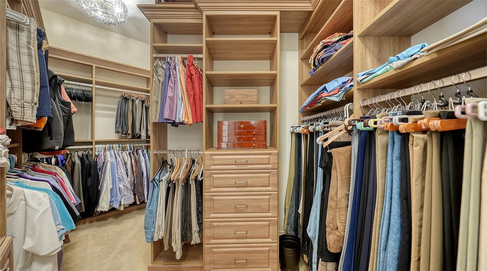 UNIVERSITY PARK COUNTRY CLUB/KNIGHTSBRIDGE - Residential