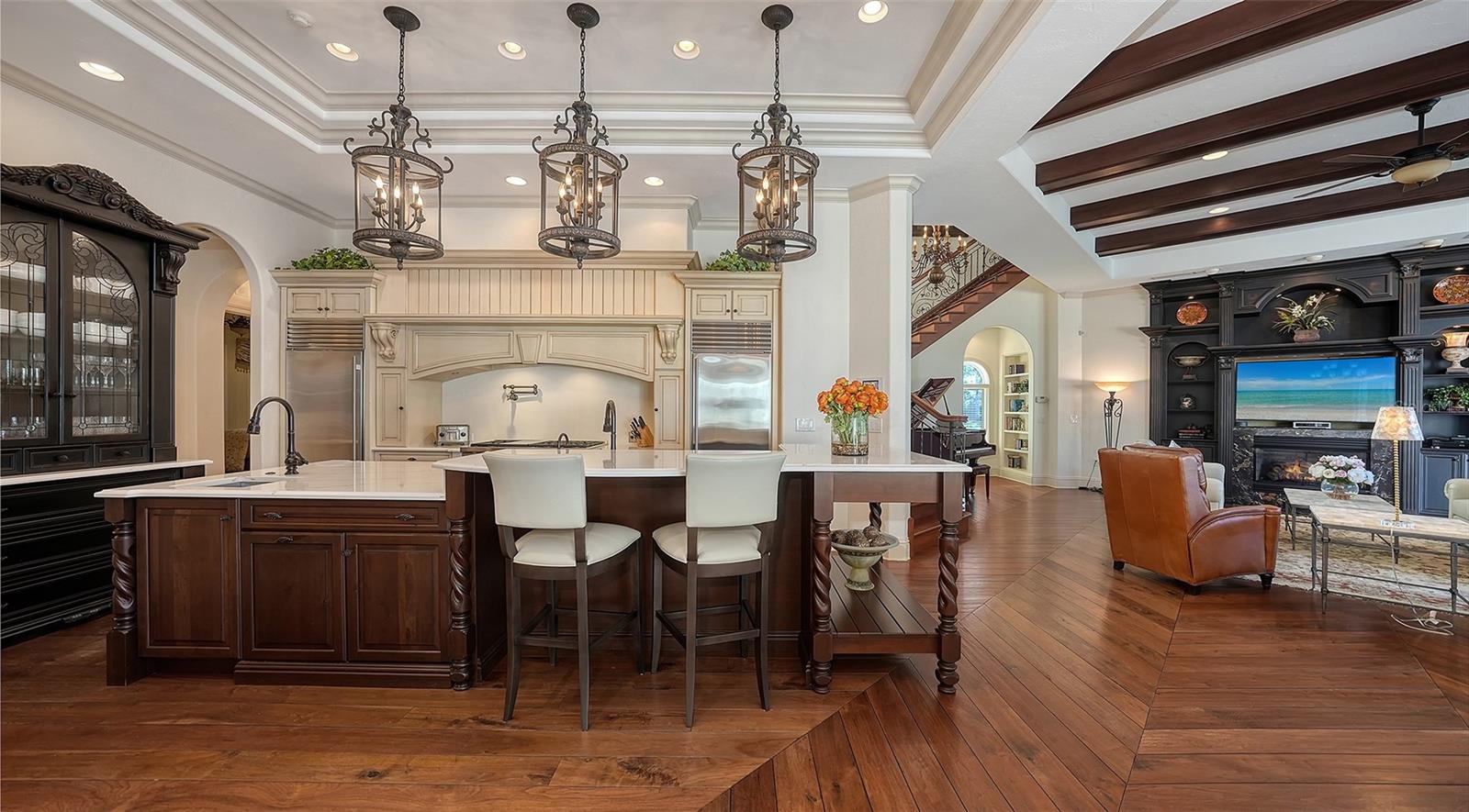 UNIVERSITY PARK COUNTRY CLUB/KNIGHTSBRIDGE - Residential