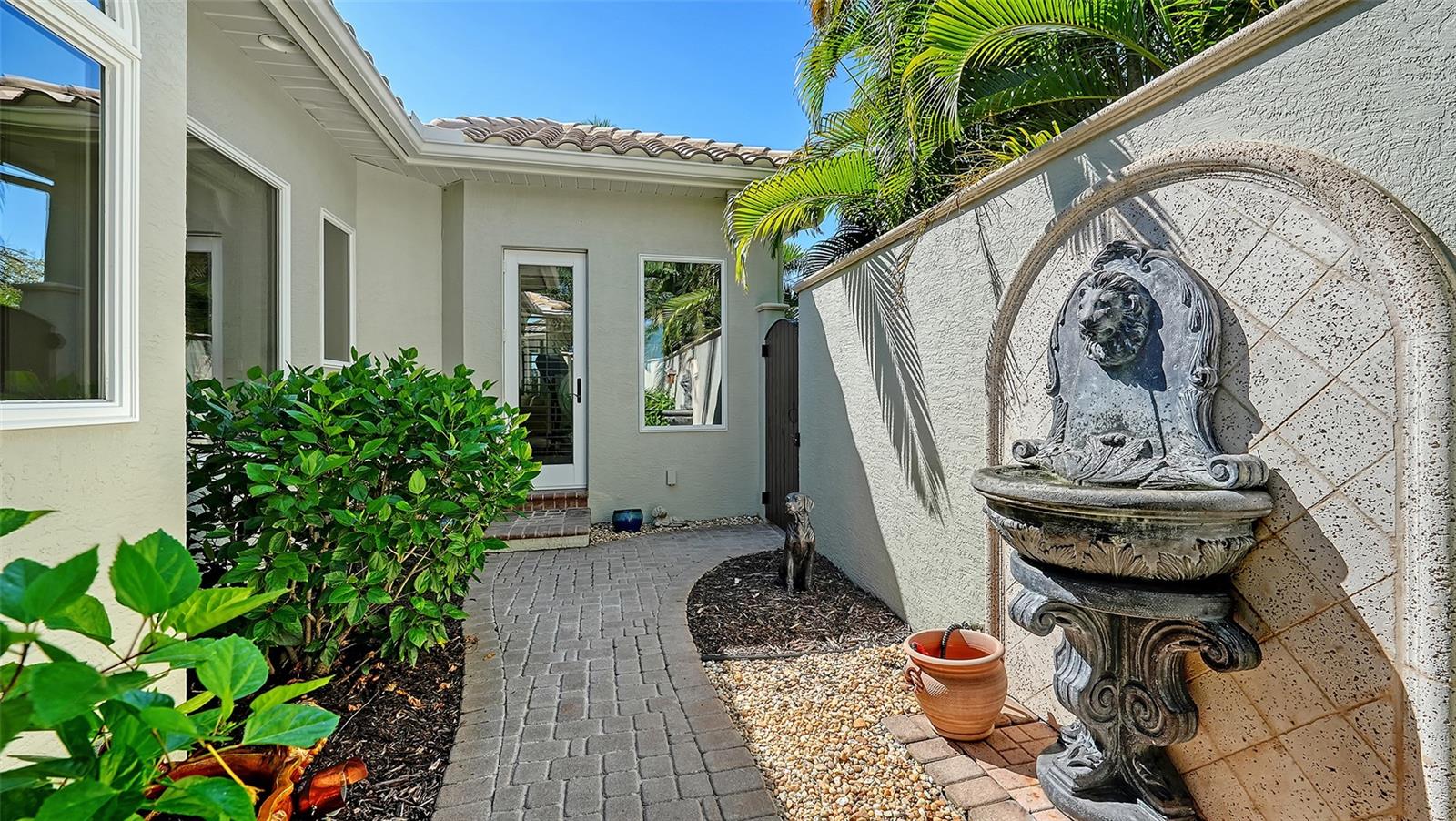 UNIVERSITY PARK COUNTRY CLUB/KNIGHTSBRIDGE - Residential