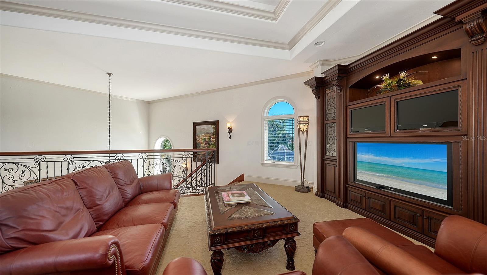 UNIVERSITY PARK COUNTRY CLUB/KNIGHTSBRIDGE - Residential