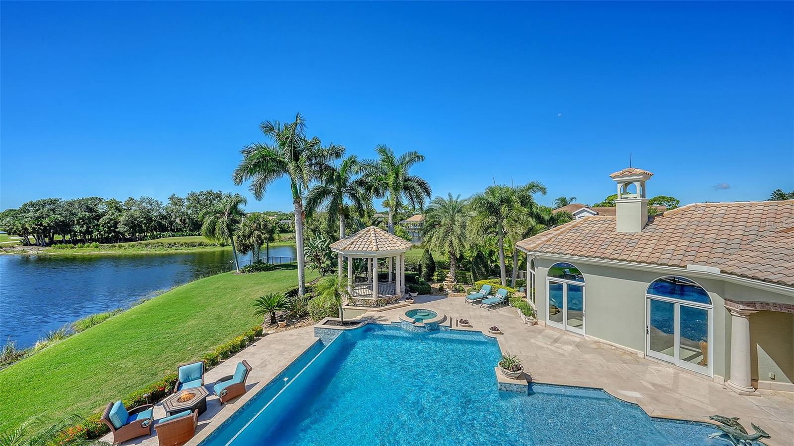 UNIVERSITY PARK COUNTRY CLUB/KNIGHTSBRIDGE - Residential