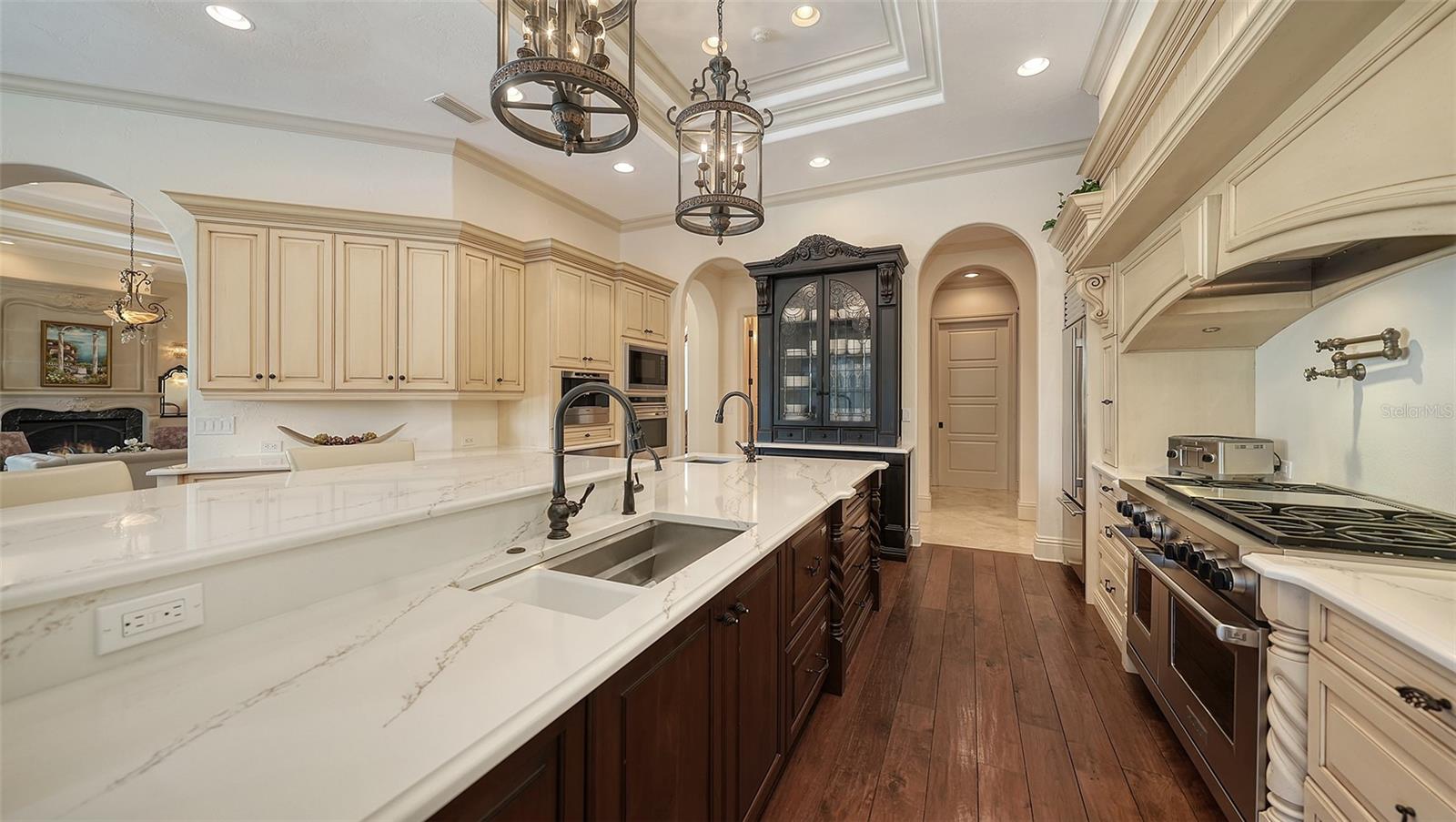 UNIVERSITY PARK COUNTRY CLUB/KNIGHTSBRIDGE - Residential