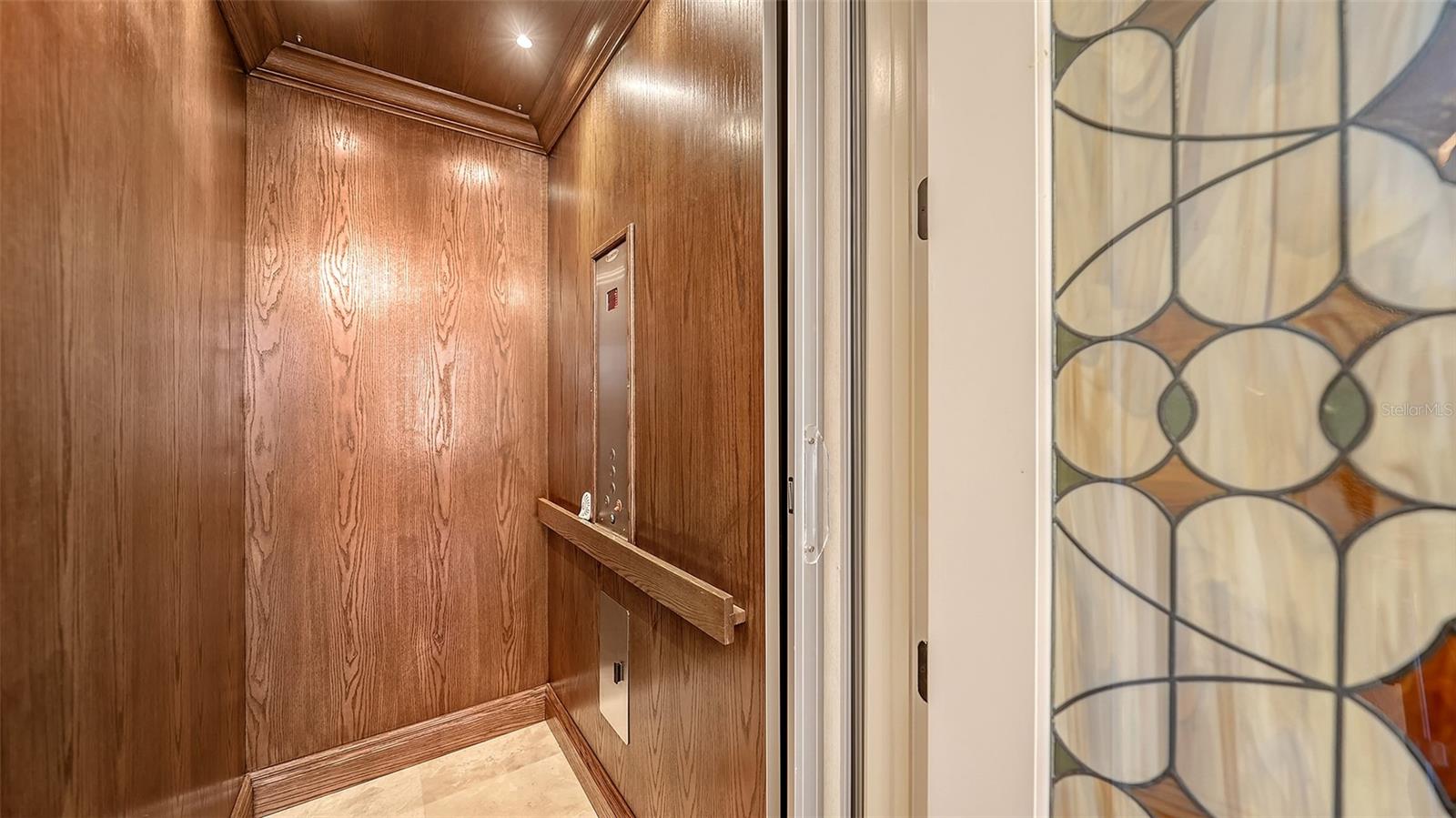 UNIVERSITY PARK COUNTRY CLUB/KNIGHTSBRIDGE - Residential