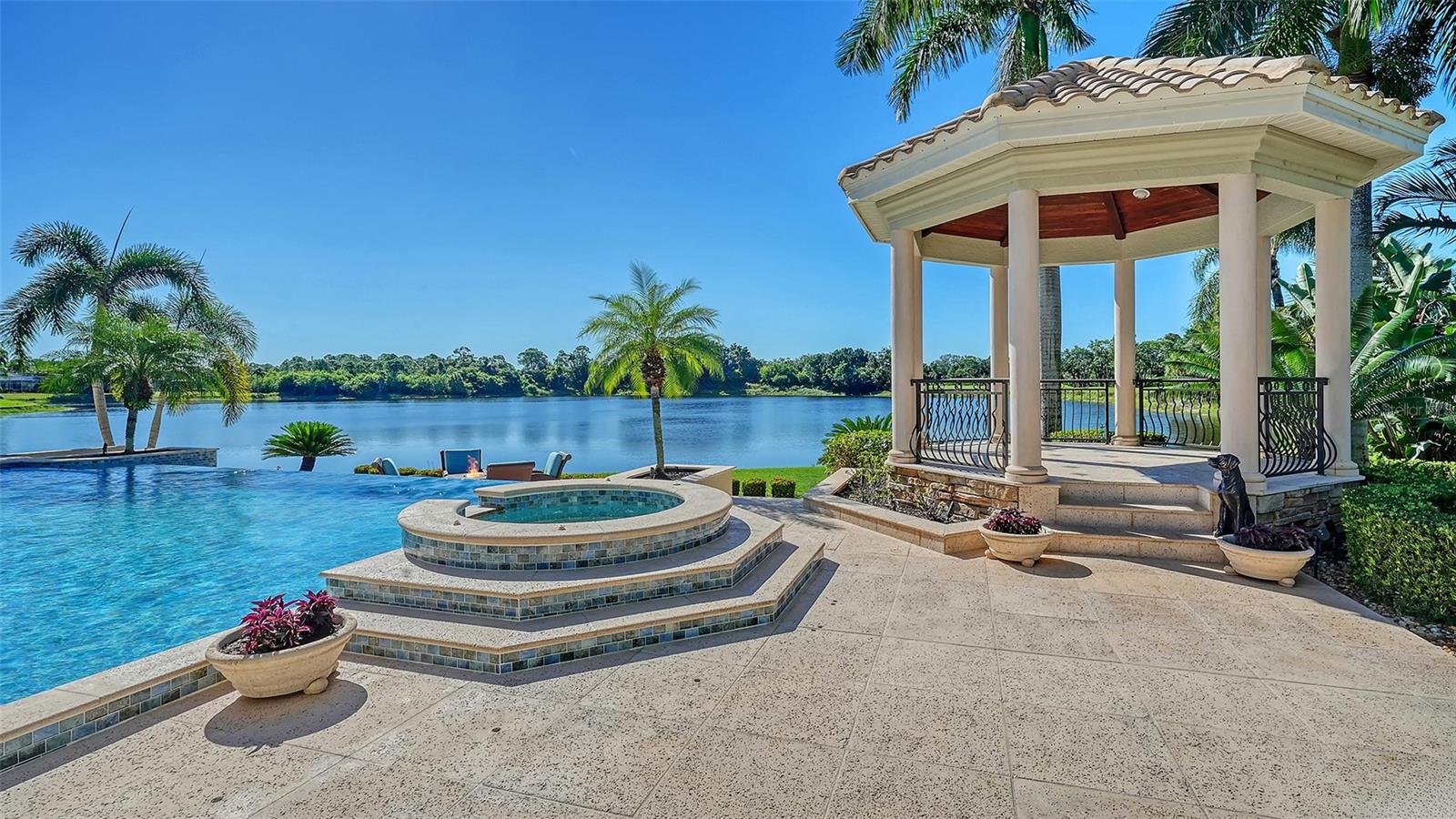 UNIVERSITY PARK COUNTRY CLUB/KNIGHTSBRIDGE - Residential