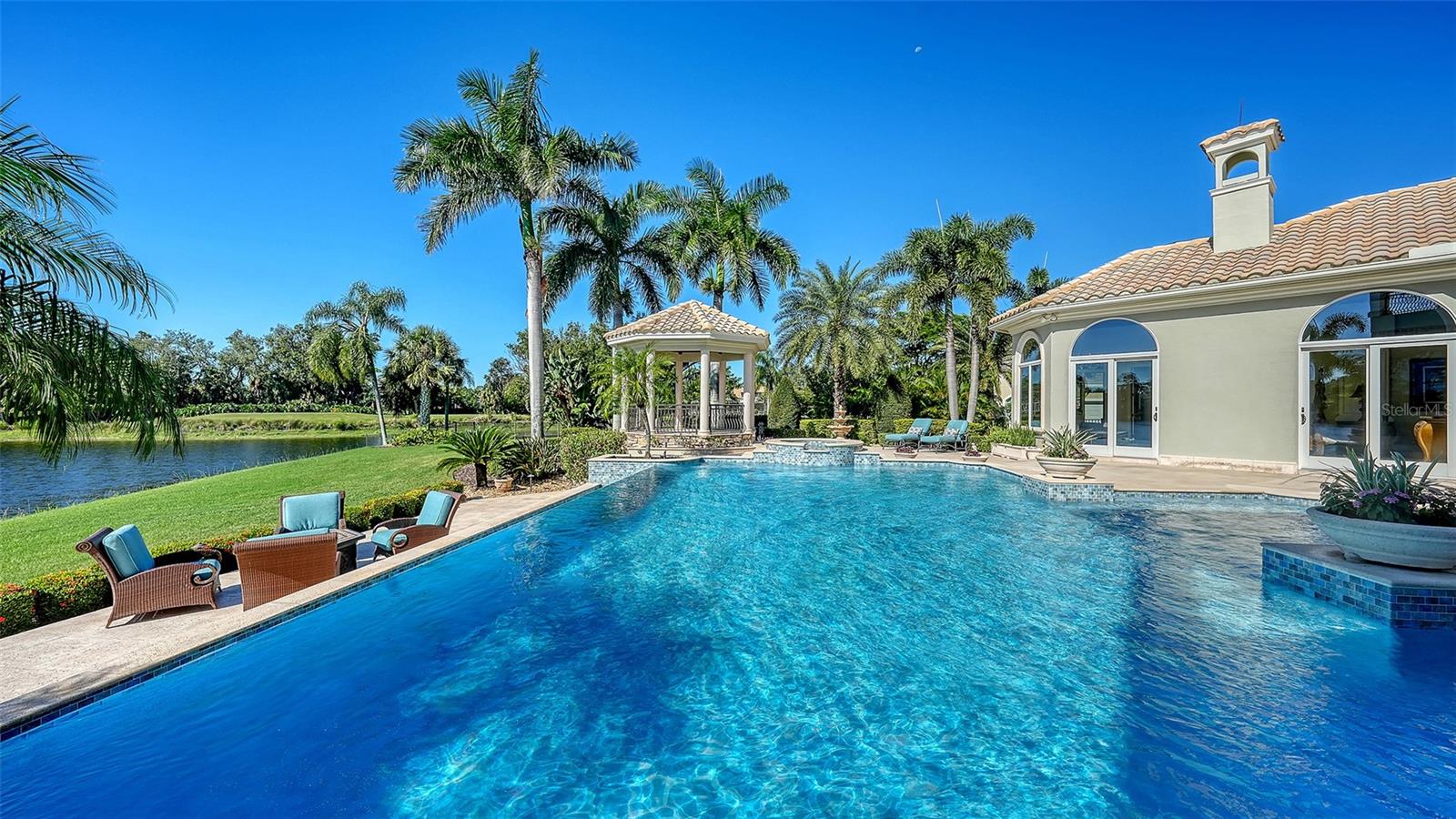 UNIVERSITY PARK COUNTRY CLUB/KNIGHTSBRIDGE - Residential