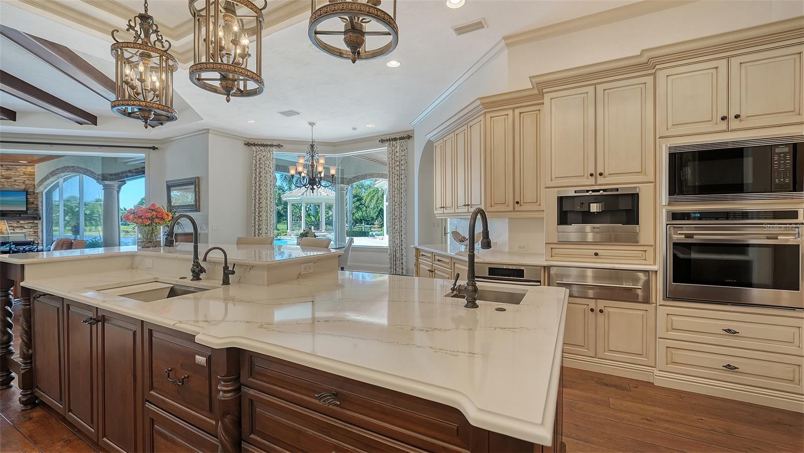 UNIVERSITY PARK COUNTRY CLUB/KNIGHTSBRIDGE - Residential