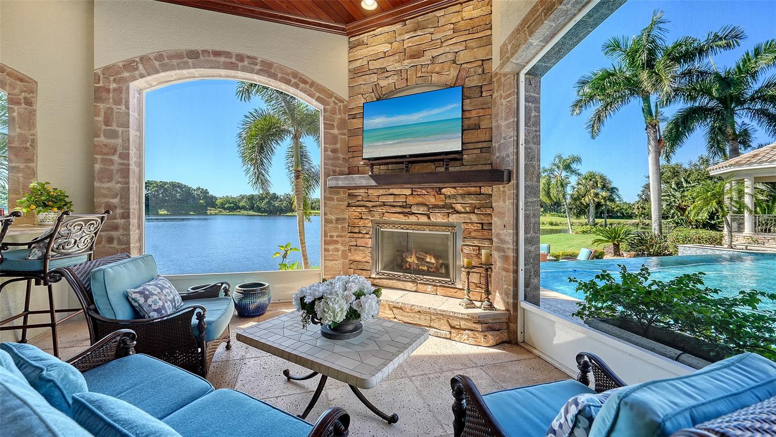 UNIVERSITY PARK COUNTRY CLUB/KNIGHTSBRIDGE - Residential