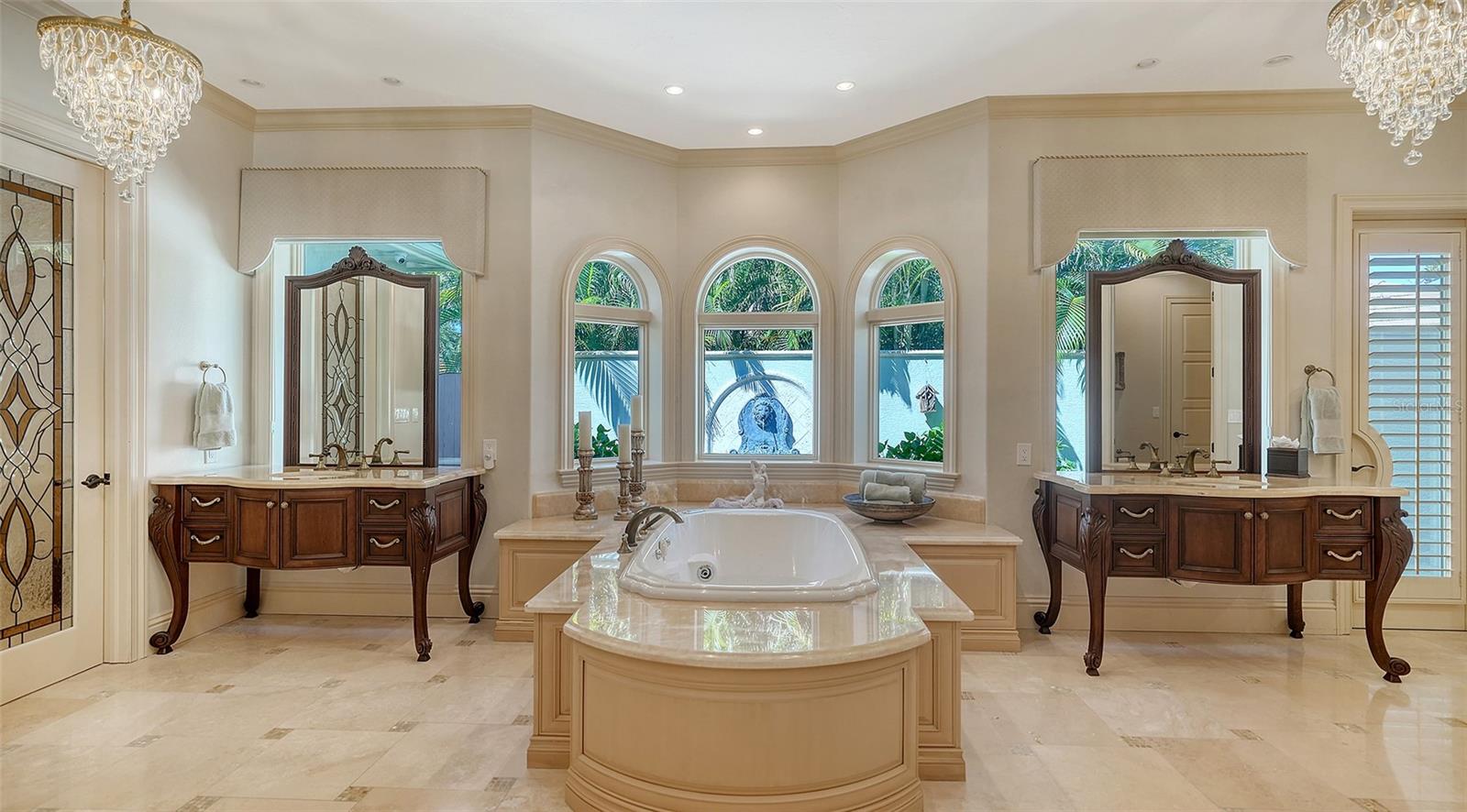 UNIVERSITY PARK COUNTRY CLUB/KNIGHTSBRIDGE - Residential