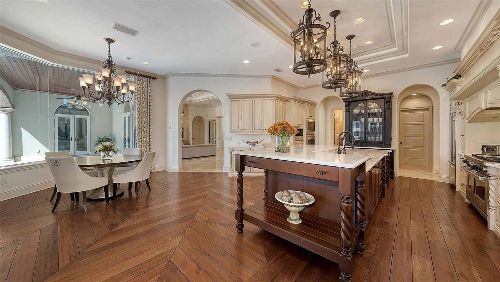 UNIVERSITY PARK COUNTRY CLUB/KNIGHTSBRIDGE - Residential