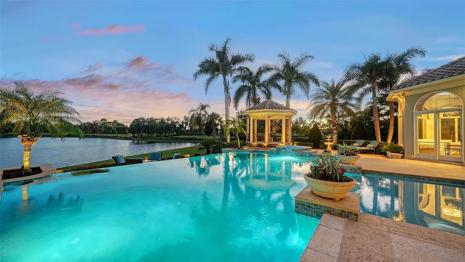 UNIVERSITY PARK COUNTRY CLUB/KNIGHTSBRIDGE - Residential