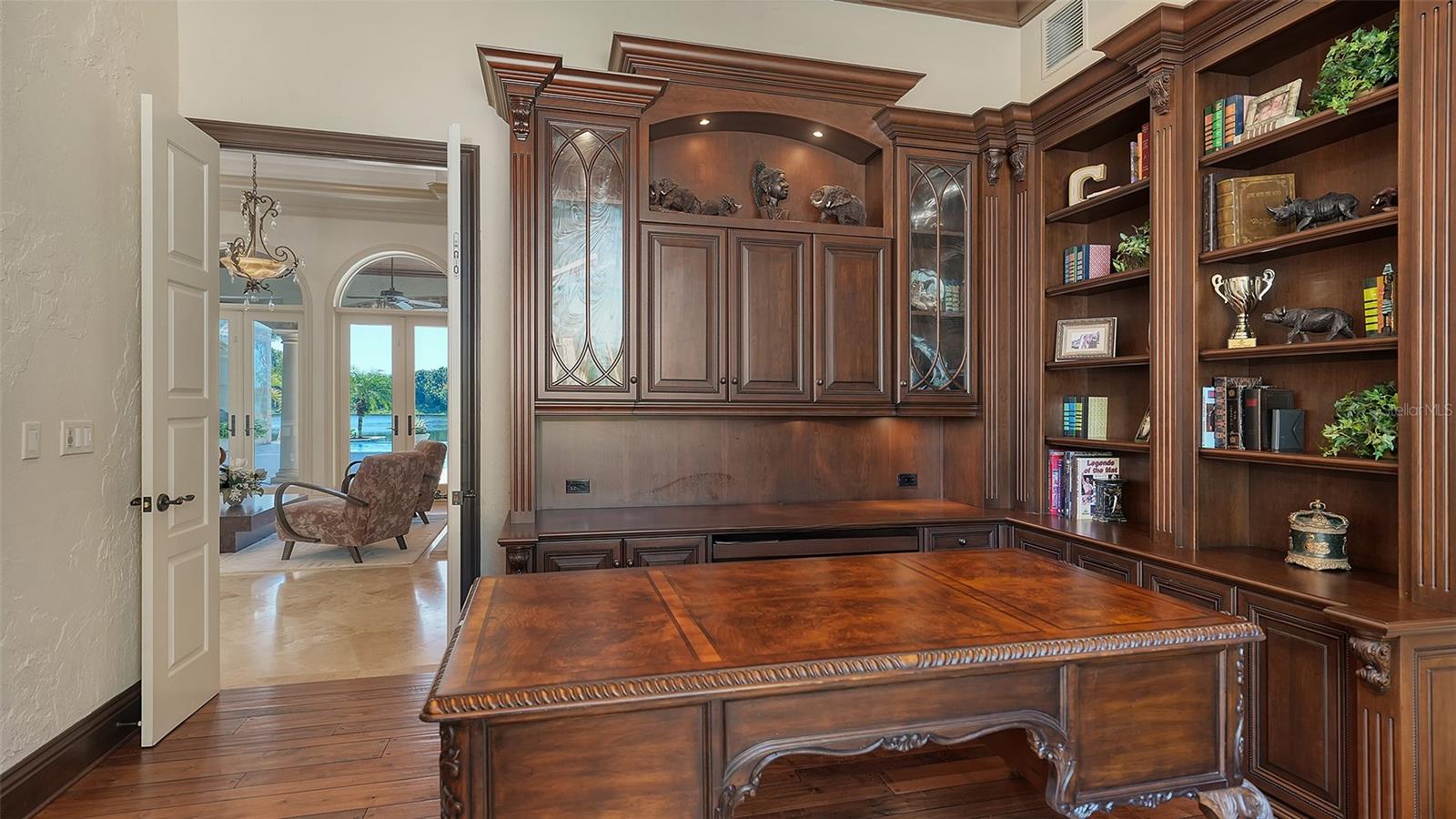 UNIVERSITY PARK COUNTRY CLUB/KNIGHTSBRIDGE - Residential