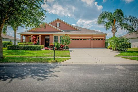 A home in AUBURNDALE