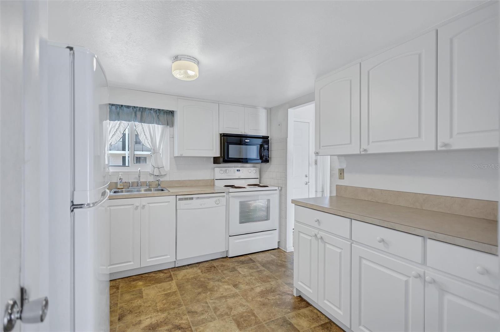 THE FOURTH BAYSHORE - Residential
