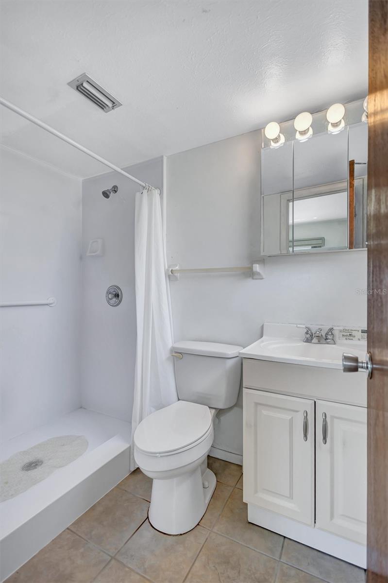 THE FOURTH BAYSHORE - Residential
