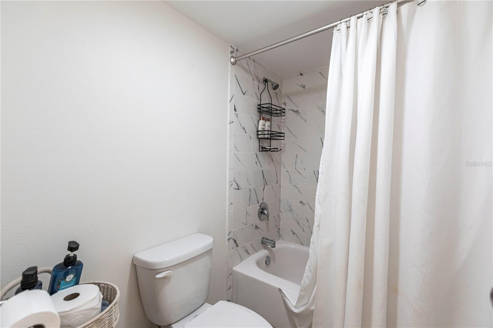 PEPPERTREE BAY IV - Residential Lease