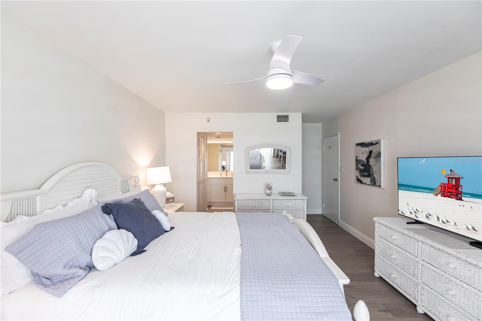 PEPPERTREE BAY IV - Residential Lease