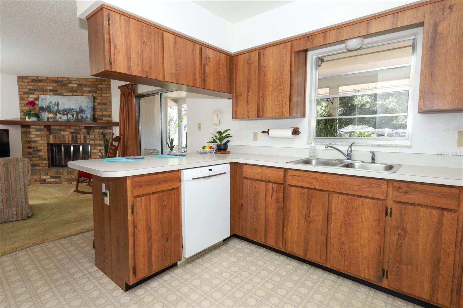 1734 WILLA CIRCLE