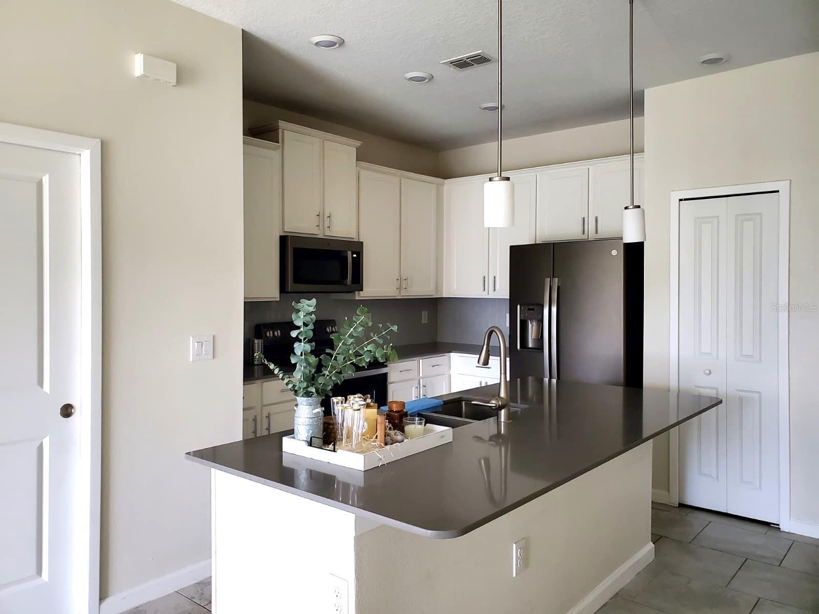 ECON TRLS PH 2 - Residential Lease